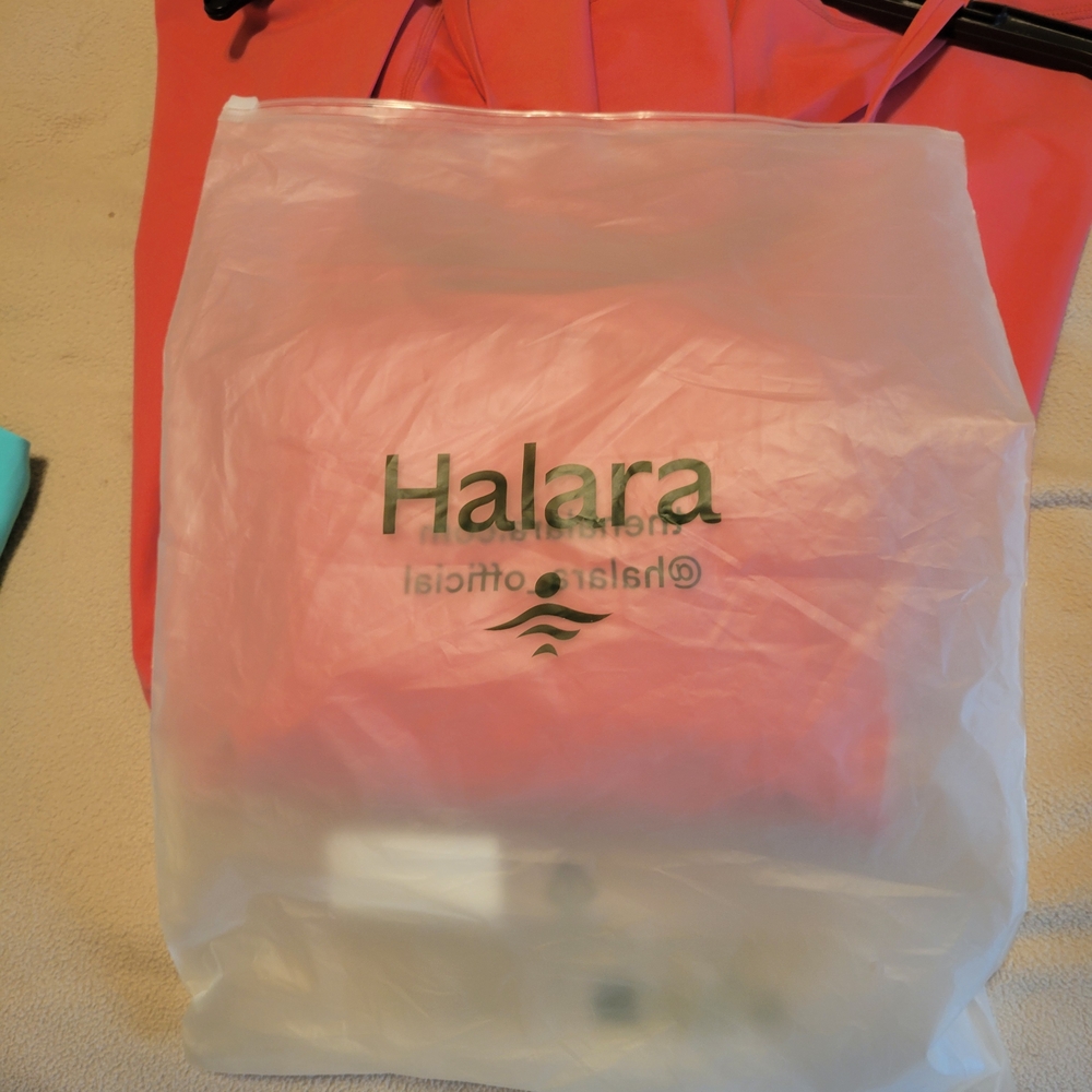 Halara Women's Pink Bag